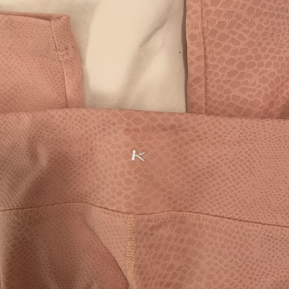 Koral 7/8 length pink / blush snakeskin leggings size small - Picture 4 of 4